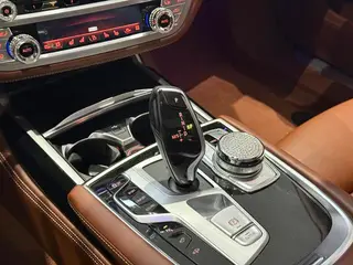 BMW 7 Series 2019 Reforma 740Li xDrive Tipo administrativo Traje de lujo exterior foto 9
