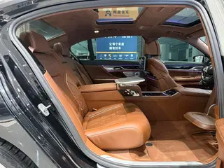 BMW 7 Series 2019 Reforma 740Li xDrive Tipo administrativo Traje de lujo interior foto 10