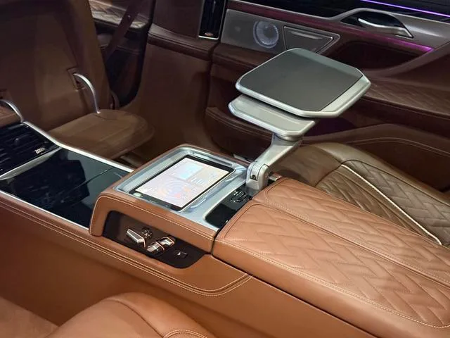 BMW 7 Series 2019 Reforma 740Li xDrive Tipo administrativo Traje de lujo interior foto 11