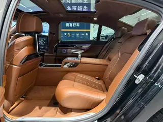 BMW 7 Series 2019 Reforma 740Li xDrive Tipo administrativo Traje de lujo interior foto 12