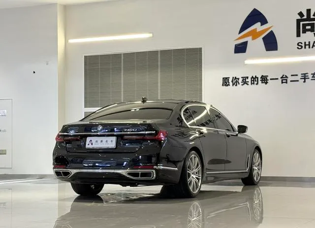BMW 7 Series 2019 Reforma 740Li xDrive Tipo administrativo Traje de lujo interior foto 16