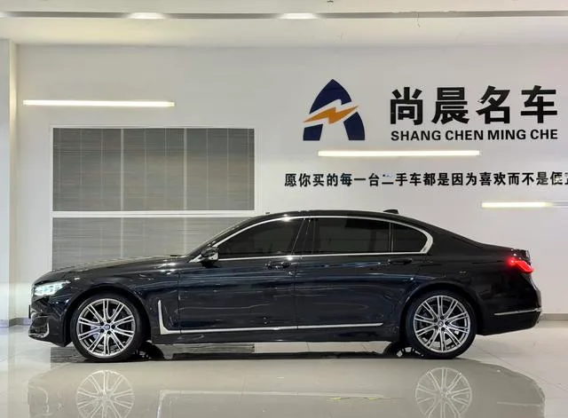 BMW 7 Series 2019 Reforma 740Li xDrive Tipo administrativo Traje de lujo interior foto 17