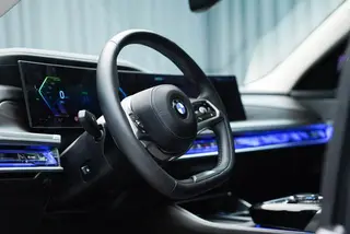 BMW 7 Series 2023 735Li Luxury Set exterior photo 3
