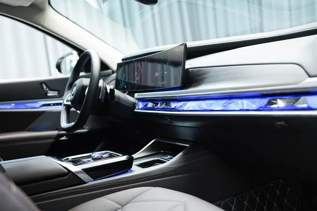 BMW 7 Series 2023 735Li Luxury Set exterior photo 5