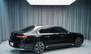 BMW 7 Series 2023 735Li Luxury Set interior photo 8