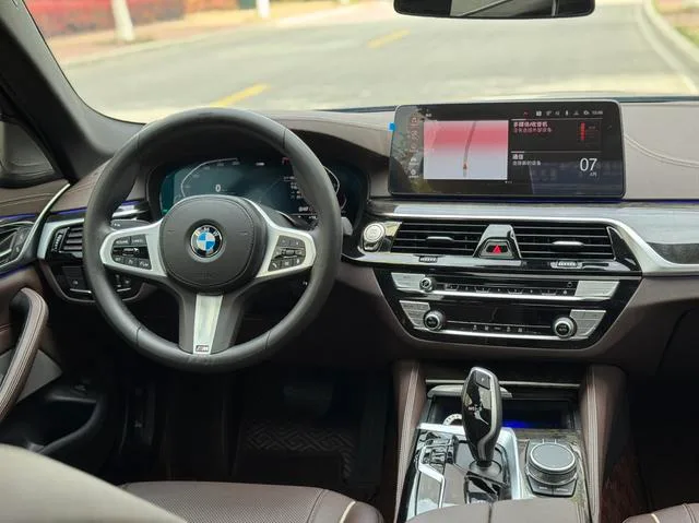 BMW 5 Series 2021 525Li Luxury Set interior photo 7