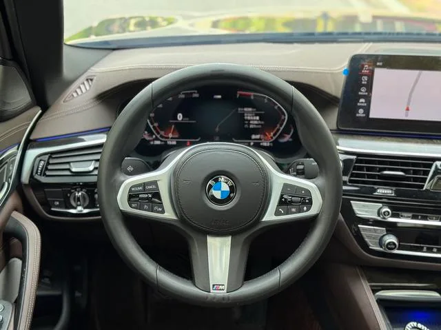 BMW 5 Series 2021 525Li Luxury Set interior photo 8