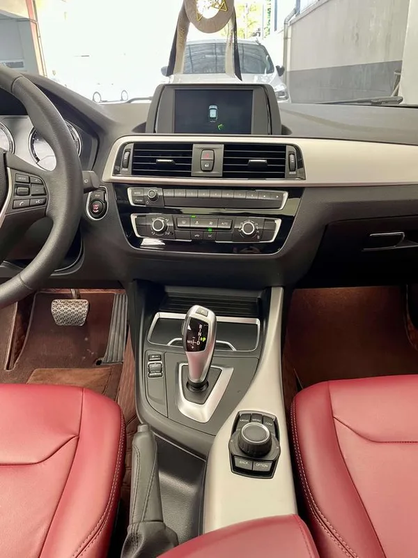BMW 1 Series (Imported) 2018 118i Leading Type interior photo 9 BMW 1 Series (Imported) 2018 118i Leading Type interior photo 9