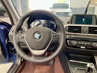 BMW 1 Series (Imported) 2018 118i Leading Type interior photo 11 BMW 1 Series (Imported) 2018 118i Leading Type interior photo 11