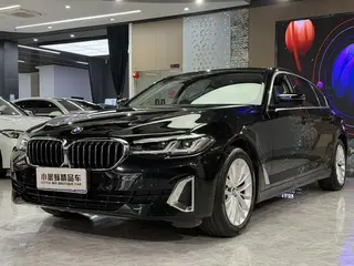 BMW 5 Series 2021 Mise à jour 525Li Ensemble de luxe