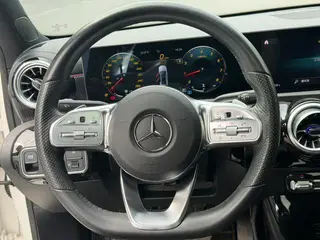 Mercedes-Benz A-Class 2022 A 200 L Versión dinámica de coche deportivo interior foto 8 Mercedes-Benz A-Class 2022 A 200 L Versión dinámica de coche deportivo interior foto 8