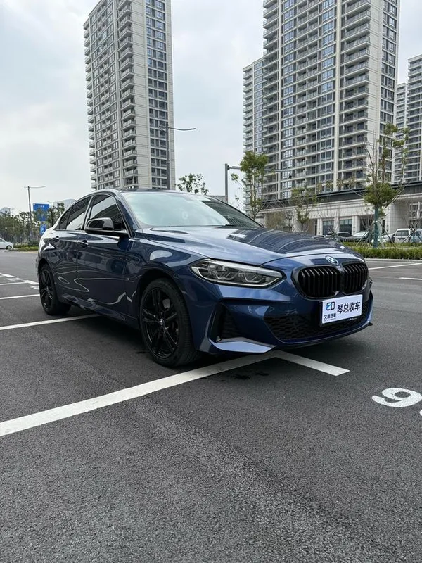 BMW 1 Series 2021 125i M Sports Obsidian Night Edition exterior photo 3