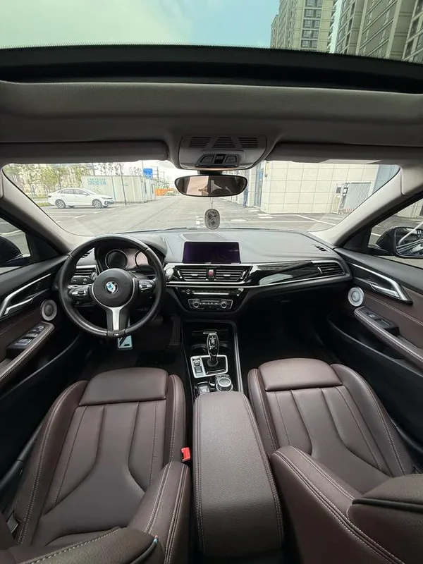BMW 1 Series 2021 125i M Sports Obsidian Night Edition interior photo 6