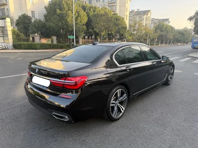 BMW 7 Series 2018 740Li xDrive Premium Class M Sports suit exterior photo 4