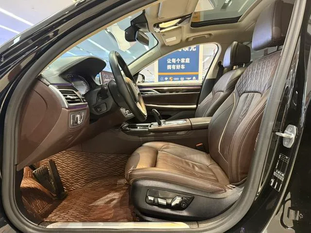 BMW 7 Series 2019 730Li Luxury Set exterior photo 6
