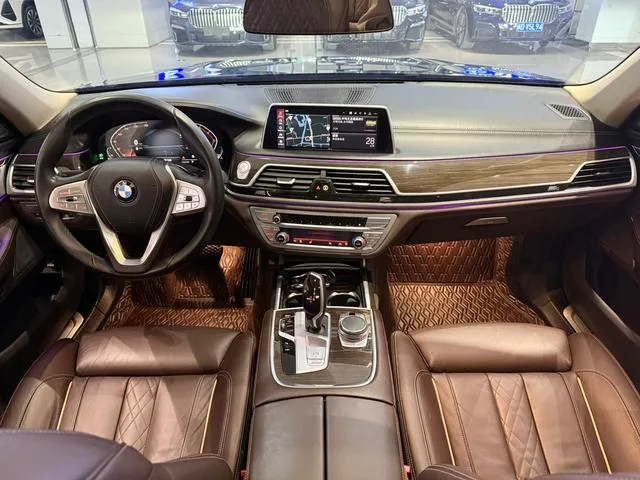 BMW 7 Series 2019 730Li Luxury Set exterior photo 7