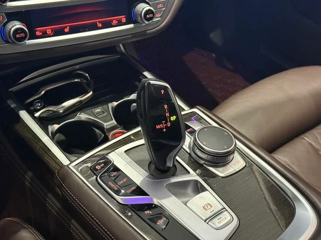 BMW 7 Series 2019 730Li Luxury Set exterior photo 9