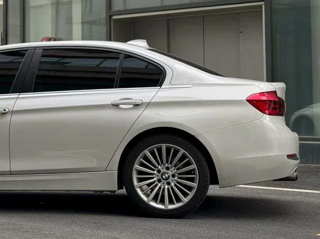 BMW 3 Series 2018 320Li Style tendance intérieur photo 8 BMW 3 Series 2018 320Li Style tendance intérieur photo 8
