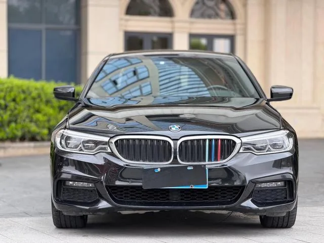 BMW 5 Series 2019 530Li xDrive M Sports suit exterior photo 2 BMW 5 Series 2019 530Li xDrive M Sports suit exterior photo 2