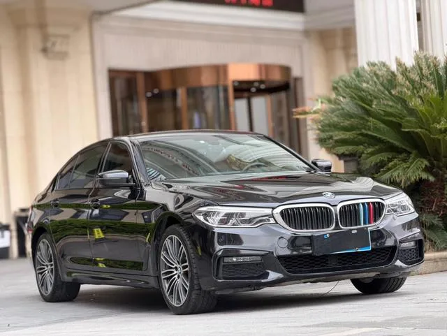 BMW 5 Series 2019 530Li xDrive M Sports suit exterior photo 3 BMW 5 Series 2019 530Li xDrive M Sports suit exterior photo 3