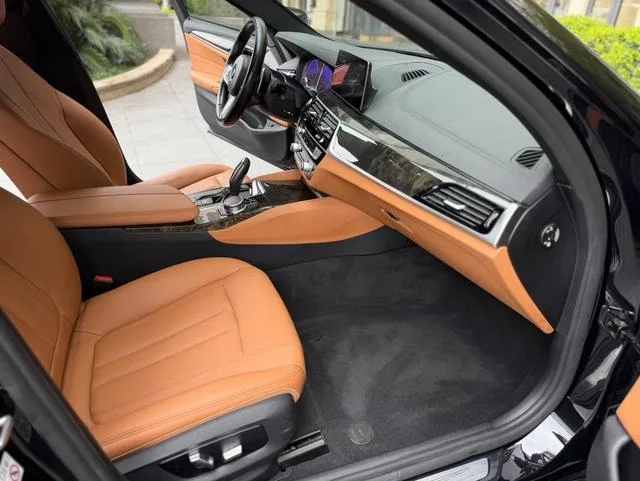 BMW 5 Series 2019 530Li xDrive M Sports suit exterior photo 6 BMW 5 Series 2019 530Li xDrive M Sports suit exterior photo 6