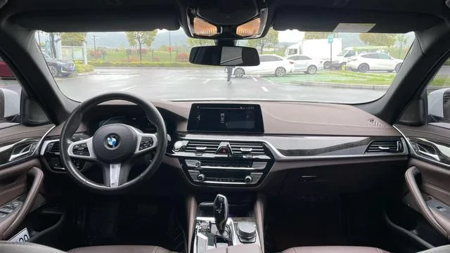 BMW 5 Series 2020 525Li M Ensemble de sport intérieur photo 10 BMW 5 Series 2020 525Li M Ensemble de sport intérieur photo 10