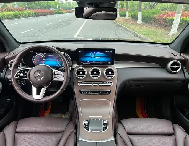 Mercedes-Benz GLC 2022 GLC 300 L 4MATIC Dinámico interior foto 9