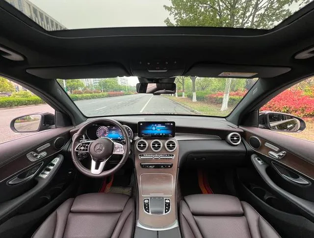 Mercedes-Benz GLC 2022 GLC 300 L 4MATIC Dinámico interior foto 10