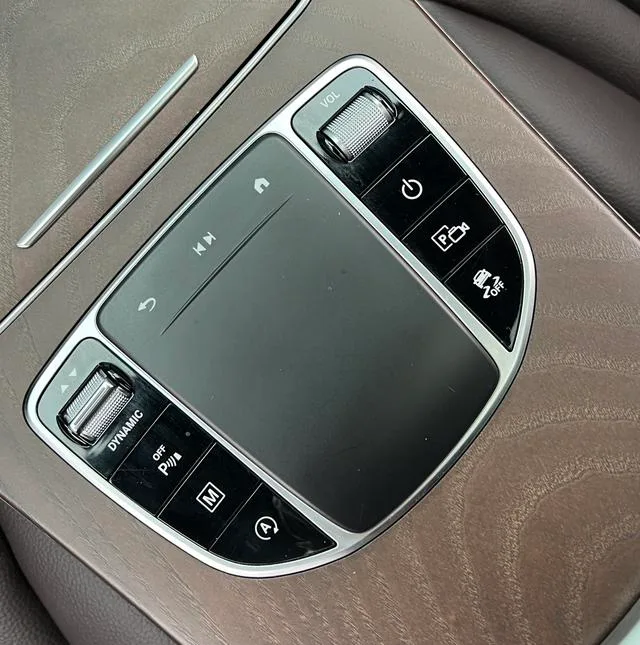 Mercedes-Benz GLC 2022 GLC 300 L 4MATIC Dinámico interior foto 12