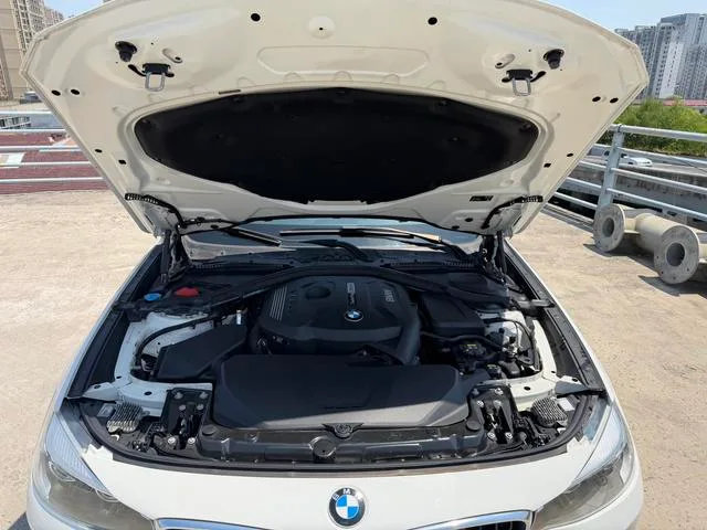 BMW 3 Series GT 2018 320i M Sportif extérieur photo 9 BMW 3 Series GT 2018 320i M Sportif extérieur photo 9