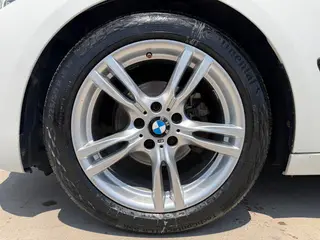 BMW 3 Series GT 2018 320i M Sportif intérieur photo 11 BMW 3 Series GT 2018 320i M Sportif intérieur photo 11