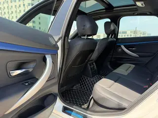BMW 3 Series GT 2018 320i M Sportif intérieur photo 13 BMW 3 Series GT 2018 320i M Sportif intérieur photo 13