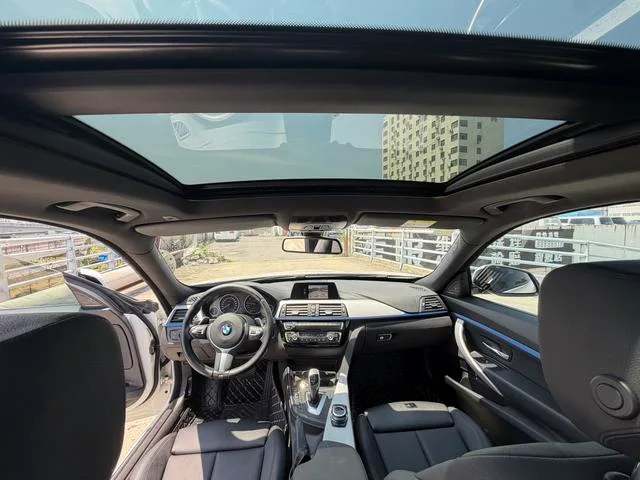 BMW 3 Series GT 2018 320i M Sportif intérieur photo 14 BMW 3 Series GT 2018 320i M Sportif intérieur photo 14