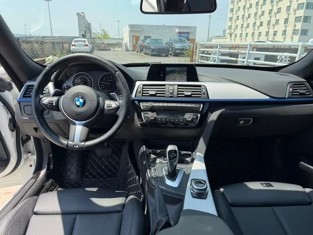 BMW 3 Series GT 2018 320i M Sportif intérieur photo 15 BMW 3 Series GT 2018 320i M Sportif intérieur photo 15