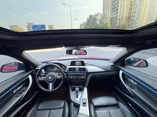 BMW 3 Series 2019 320i M Ensemble de sport intérieur photo 6 BMW 3 Series 2019 320i M Ensemble de sport intérieur photo 6
