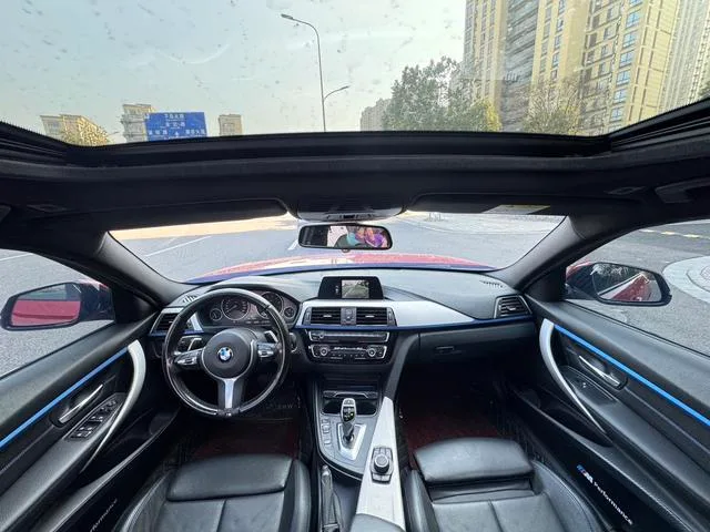 BMW 3 Series 2019 320i M Ensemble de sport intérieur photo 6 BMW 3 Series 2019 320i M Ensemble de sport intérieur photo 6