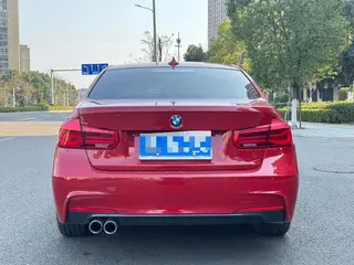 BMW 3 Series 2019 320i M Ensemble de sport intérieur photo 8 BMW 3 Series 2019 320i M Ensemble de sport intérieur photo 8