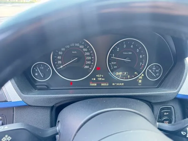 BMW 3 Series 2019 320i M Ensemble de sport intérieur photo 10 BMW 3 Series 2019 320i M Ensemble de sport intérieur photo 10
