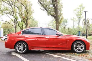 BMW 3 Series 2019 320Li M Traje de lujo exterior foto 3 BMW 3 Series 2019 320Li M Traje de lujo exterior foto 3
