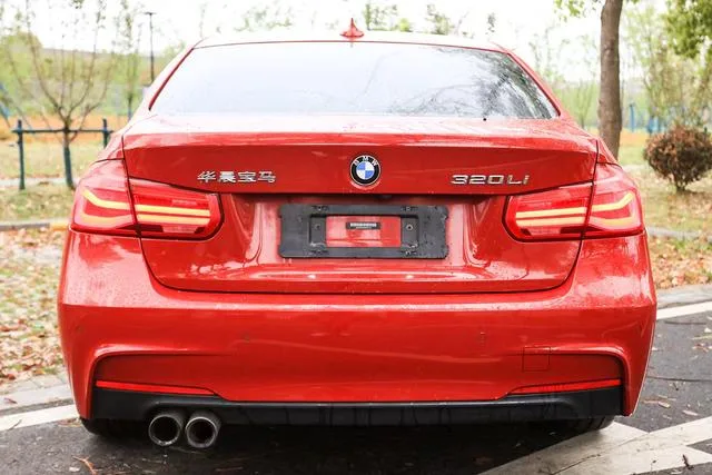 BMW 3 Series 2019 320Li M Traje de lujo exterior foto 4 BMW 3 Series 2019 320Li M Traje de lujo exterior foto 4