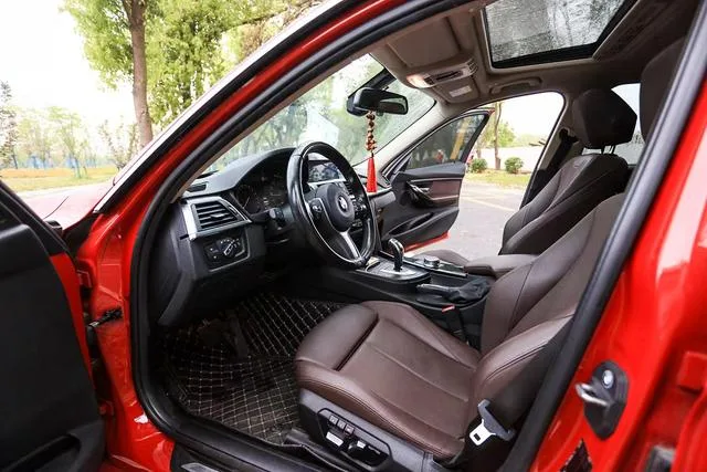 BMW 3 Series 2019 320Li M Traje de lujo exterior foto 5 BMW 3 Series 2019 320Li M Traje de lujo exterior foto 5