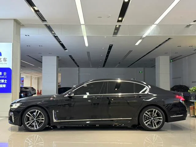 BMW 7 Series 2019 Restyling 730Li M Sports suit exterior photo 8 BMW 7 Series 2019 Restyling 730Li M Sports suit exterior photo 8