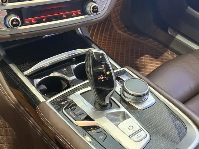 BMW 7 Series 2019 Restyling 730Li M Sports suit interior photo 14 BMW 7 Series 2019 Restyling 730Li M Sports suit interior photo 14