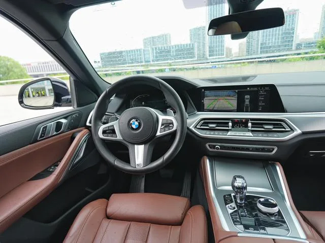BMW X6 2020 xDrive30i M Sports suit interior photo 11