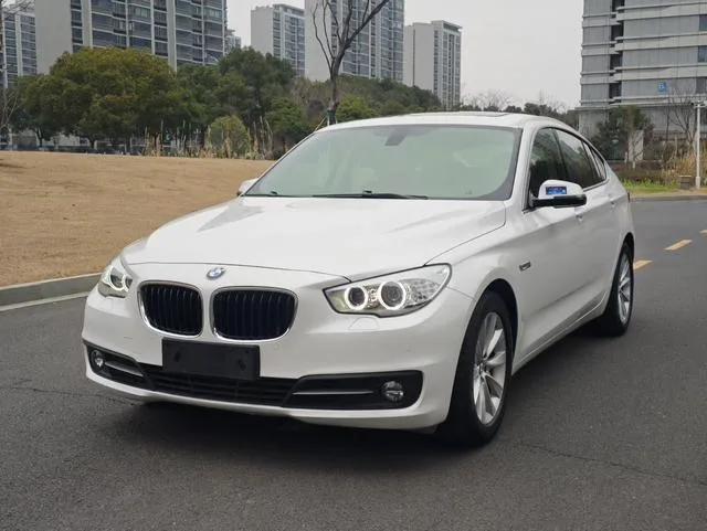 BMW 5 Series GT 2015 528i Líder exterior foto 1 BMW 5 Series GT 2015 528i Líder exterior foto 1