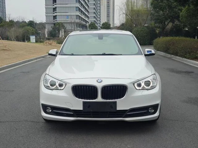 BMW 5 Series GT 2015 528i Líder exterior foto 2 BMW 5 Series GT 2015 528i Líder exterior foto 2