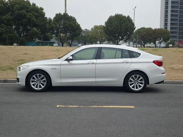 BMW 5 Series GT 2015 528i Líder exterior foto 4 BMW 5 Series GT 2015 528i Líder exterior foto 4