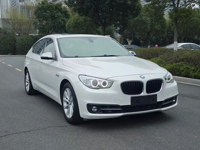 BMW 5 Series GT 2015 528i Líder exterior foto 5 BMW 5 Series GT 2015 528i Líder exterior foto 5