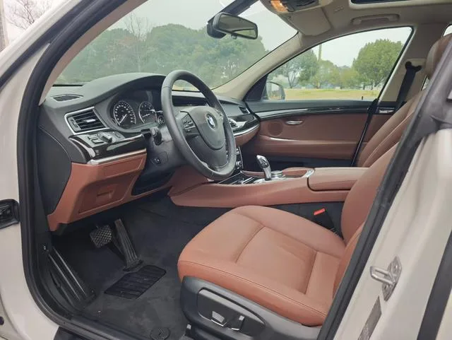 BMW 5 Series GT 2015 528i Líder exterior foto 8 BMW 5 Series GT 2015 528i Líder exterior foto 8