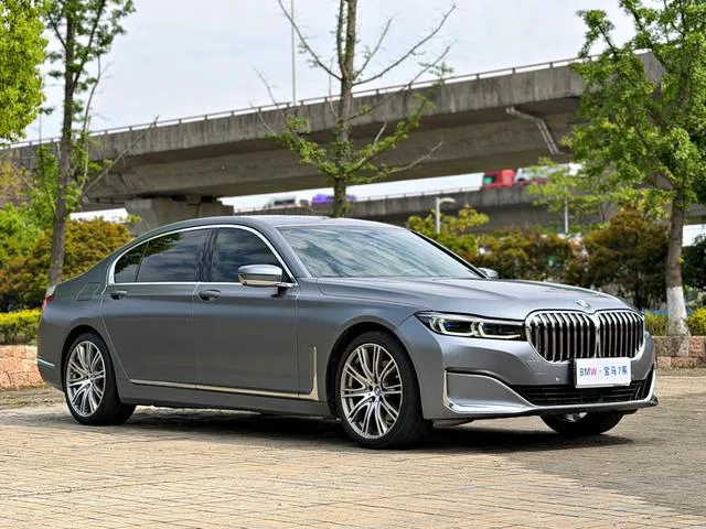 BMW 7 Series 2021 740Li xDrive Tipo administrativo Traje de lujo exterior foto 3 BMW 7 Series 2021 740Li xDrive Tipo administrativo Traje de lujo exterior foto 3